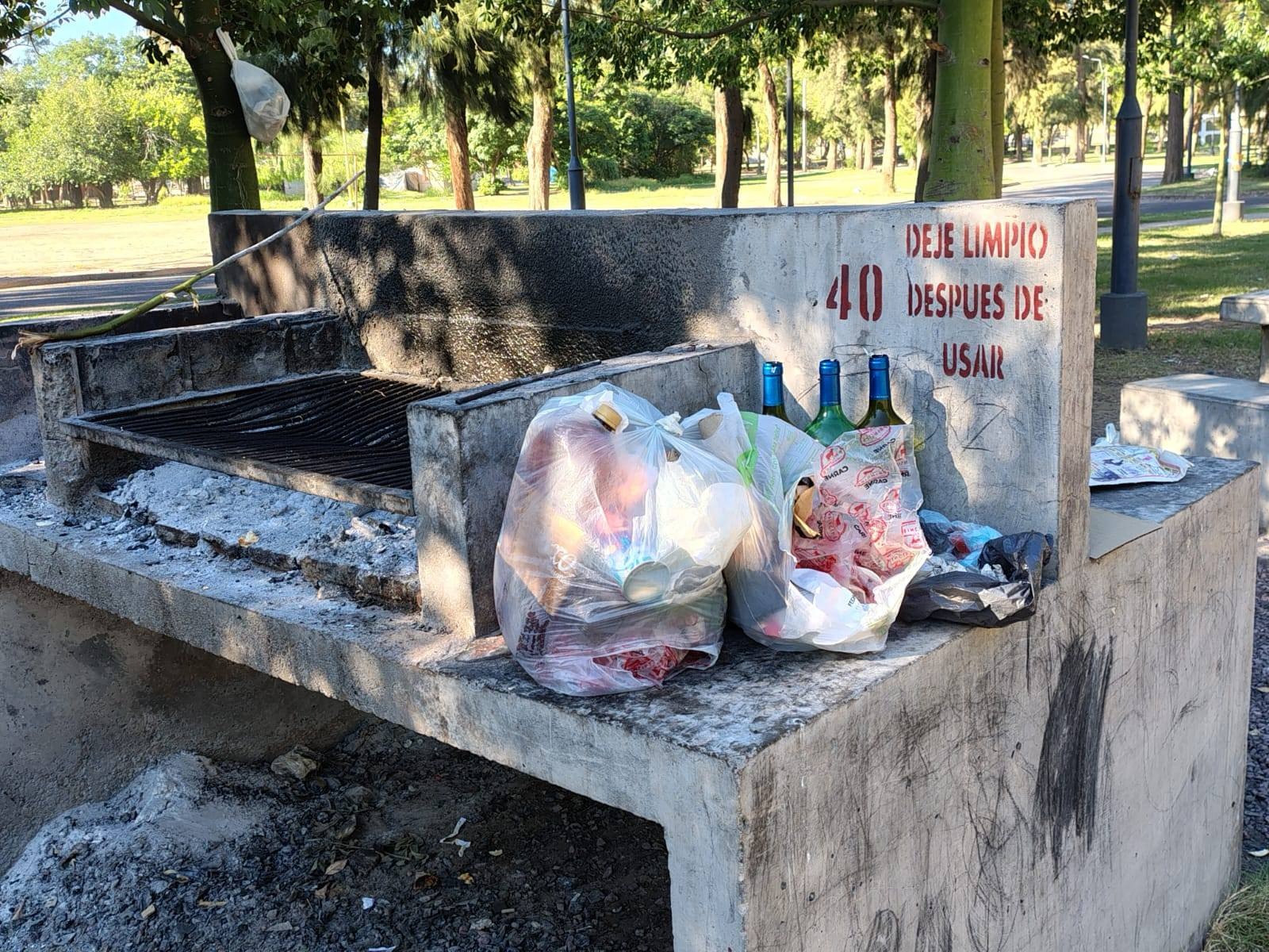 Preocupación por el deterioro de los asadores en el Parque Aguirre
