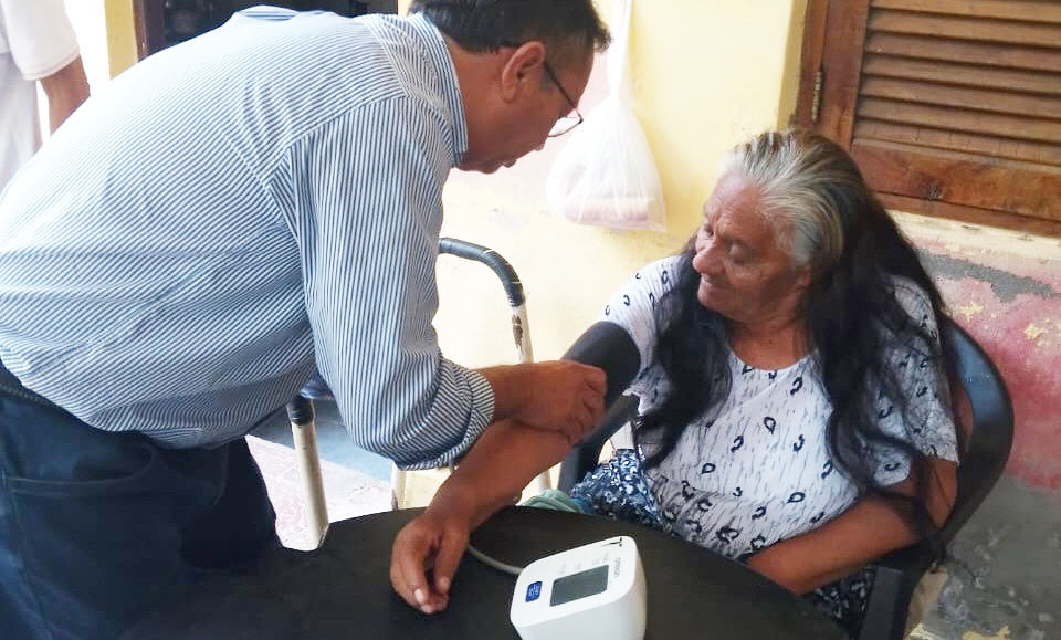 Agentes sanitarios facilitan a los vecinos el acceso a la salud