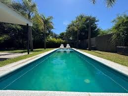 Murió un joven de 18 años tras sufrir una descompensación en una pileta de Villa Centenario