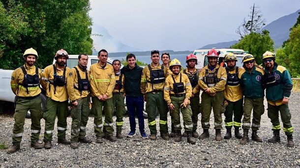 Ignacio Torres confirmó que el incendio en Puerto Patriada está contenido en un 100%