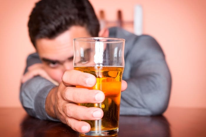 Cuánto tarda el cuerpo en eliminar el alcohol: mitos y realidades sobre la alcoholemia