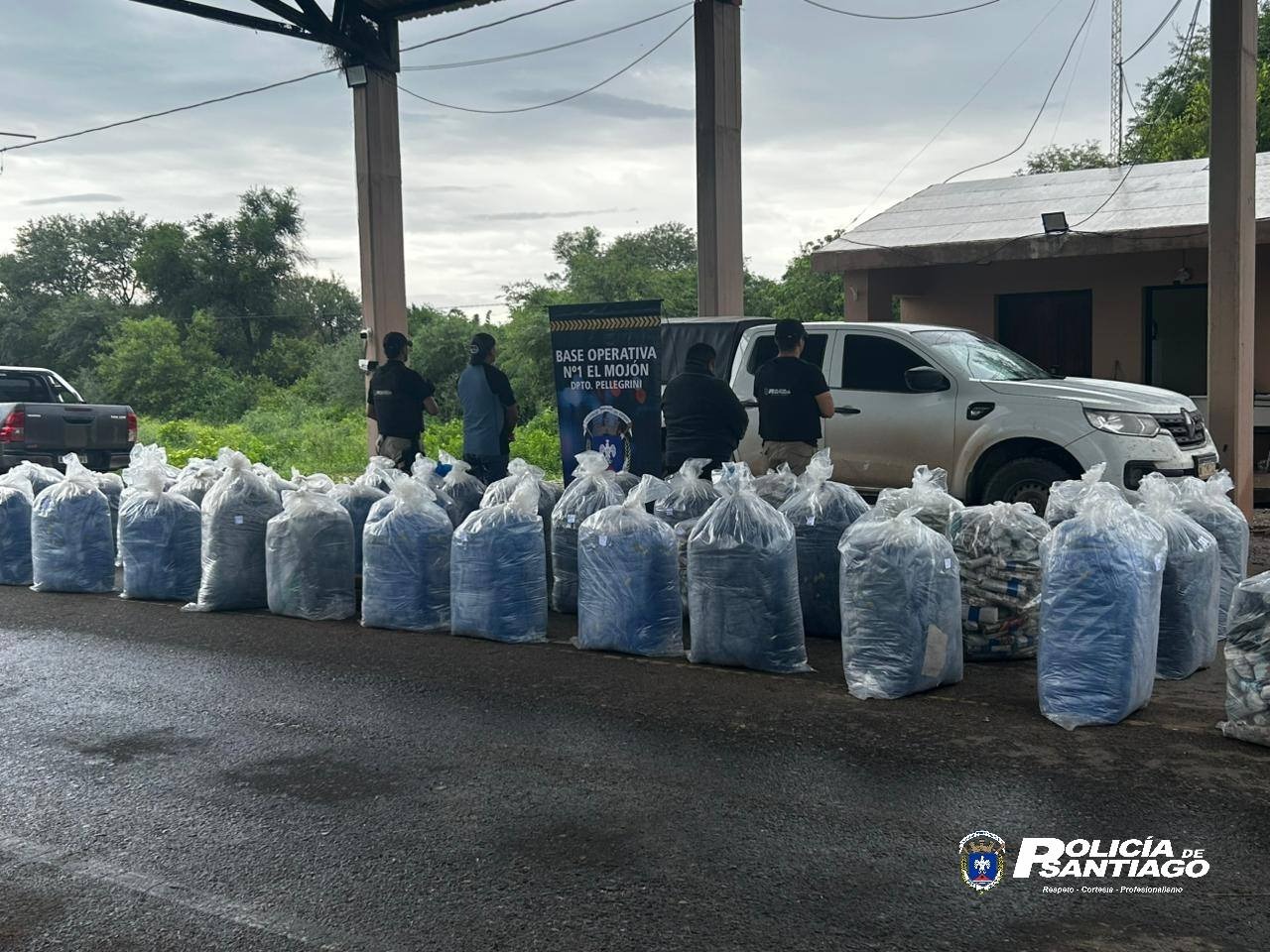 La Policía secuestró más de 900 kilos de hojas de coca en un operativo sobre la Ruta 2