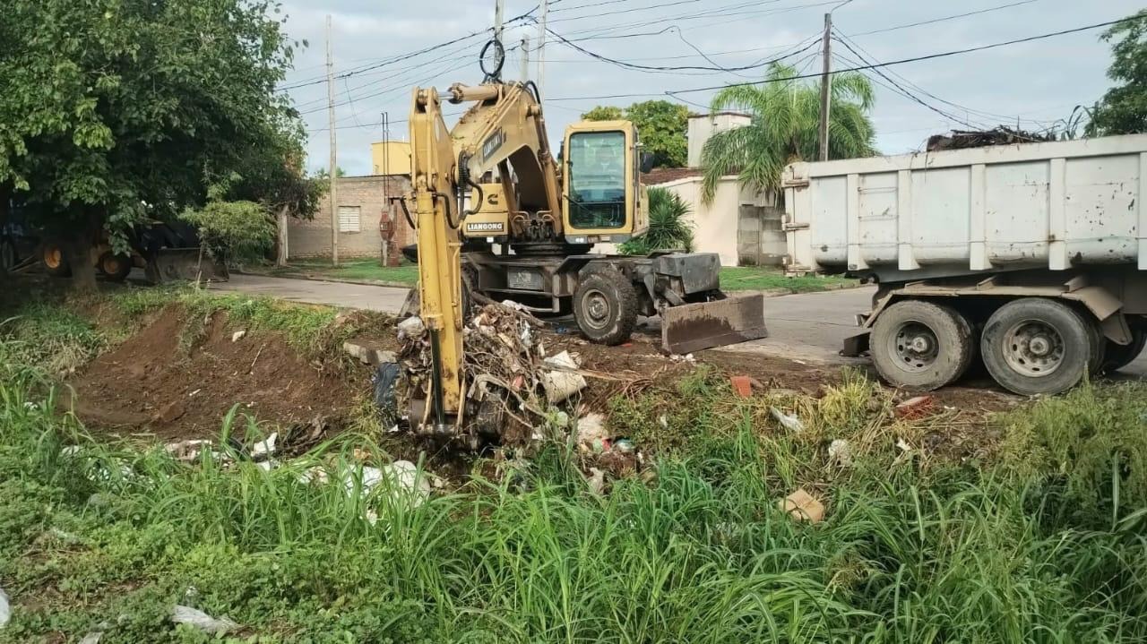 La Capital intensifica la limpieza de desagües sobre avenida Solís