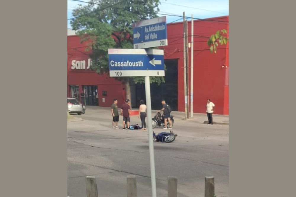 Violento choque: un motociclista sufrió graves heridas tras ser embestido