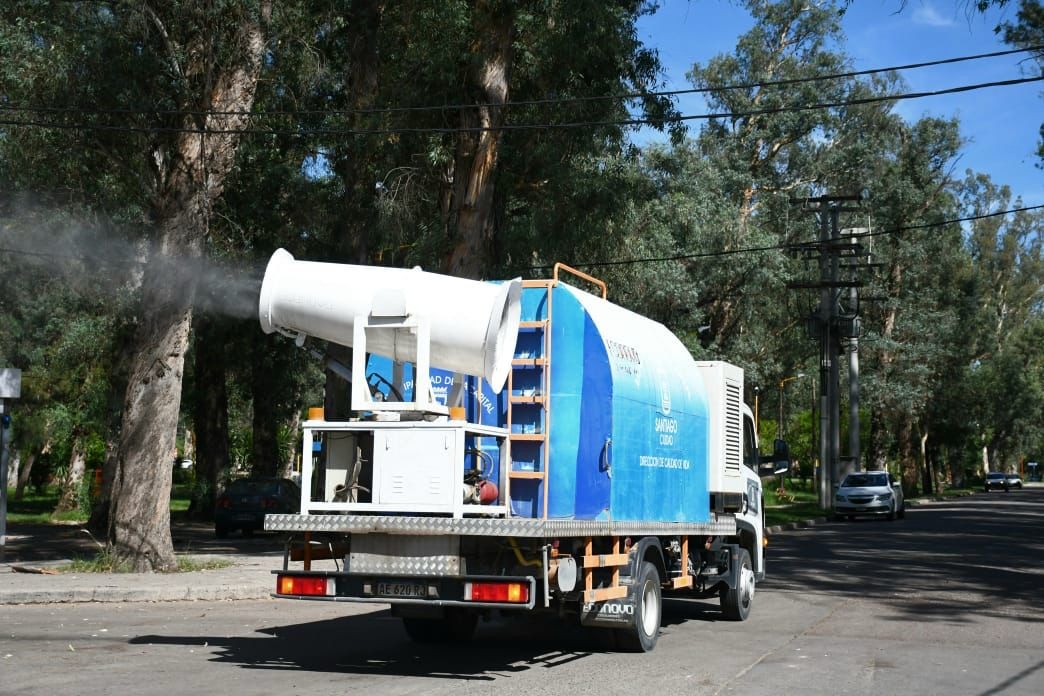 Batalla contra el dengue: fumigaron espacios verdes y calles en cuatro barrios