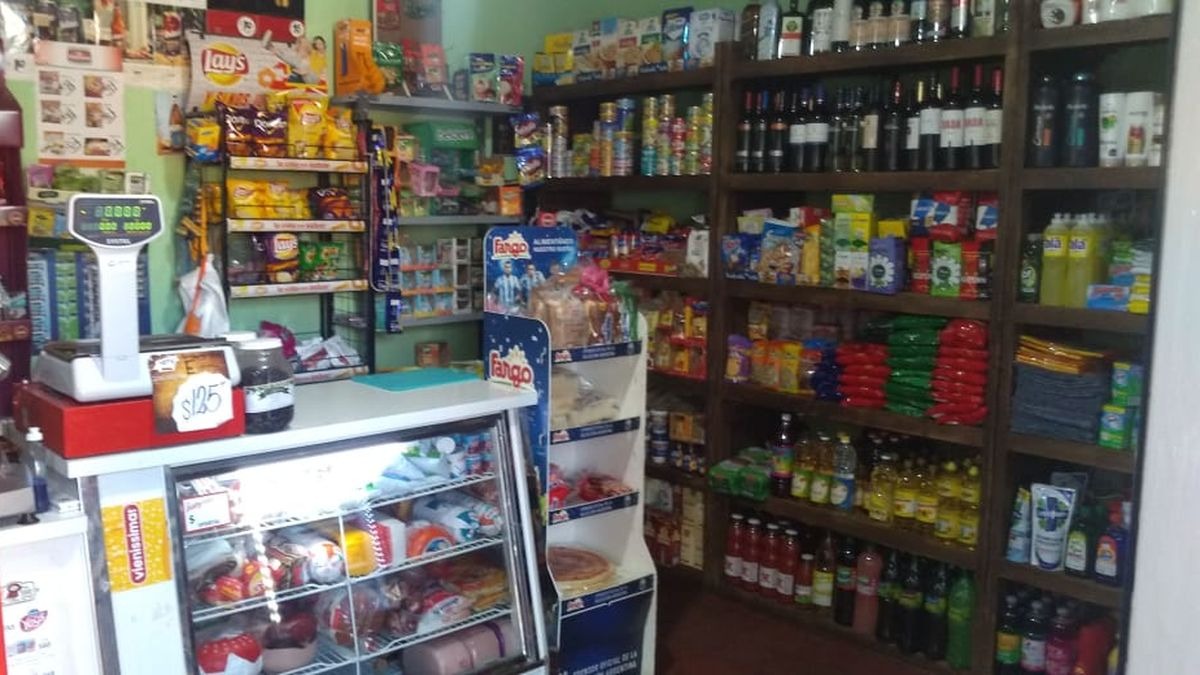 Violento ataque en un kiosco 24 horas de Campo Contreras Viejo: un hombre fue baleado y apuñalado