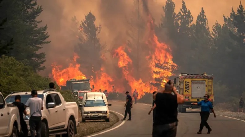 Incendio en Chubut arrasa más de 35 mil hectáreas y mantiene a Cholila cercada