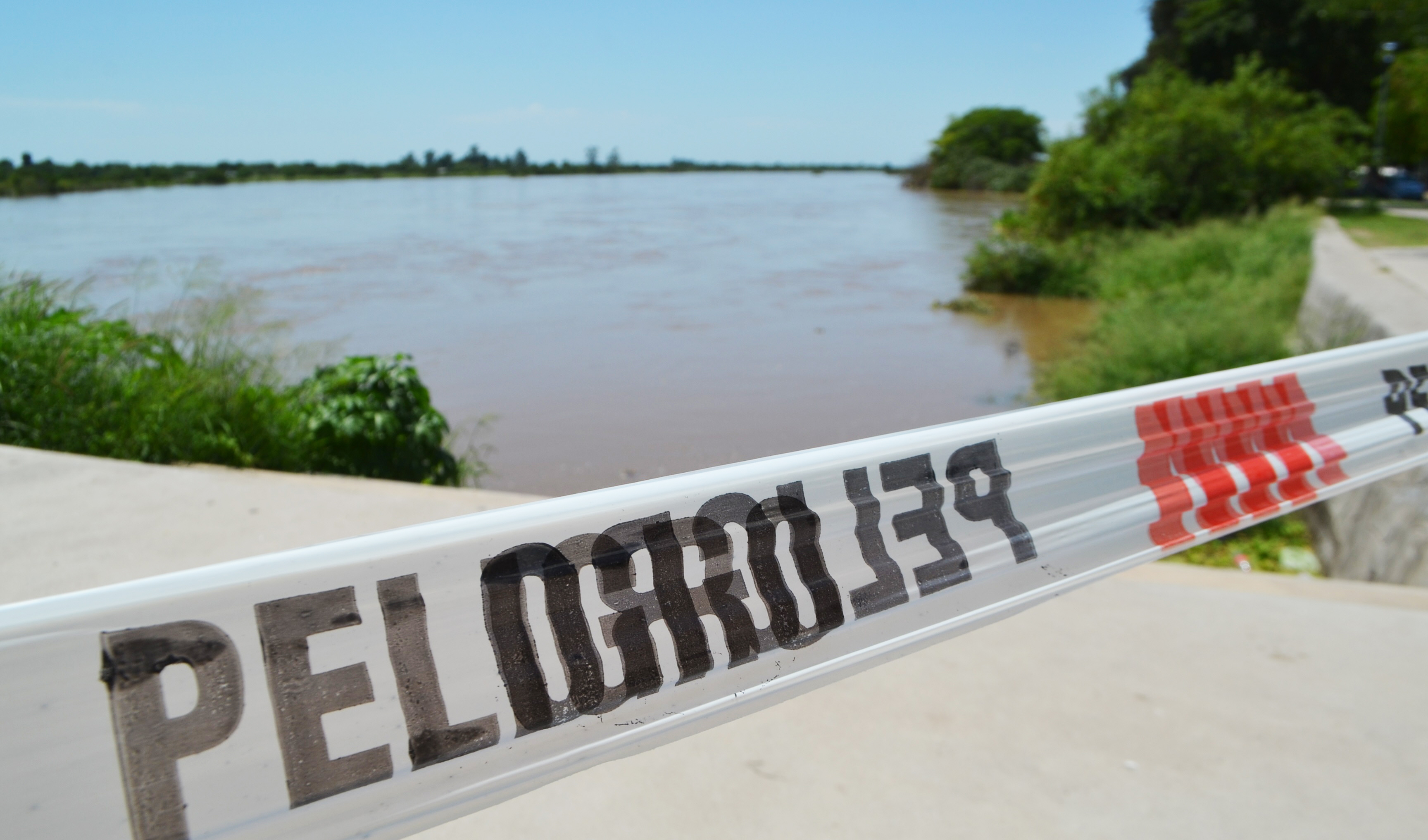 Alerta en el Río Dulce: "No es emergencia", pero sigue prohibido el ingreso