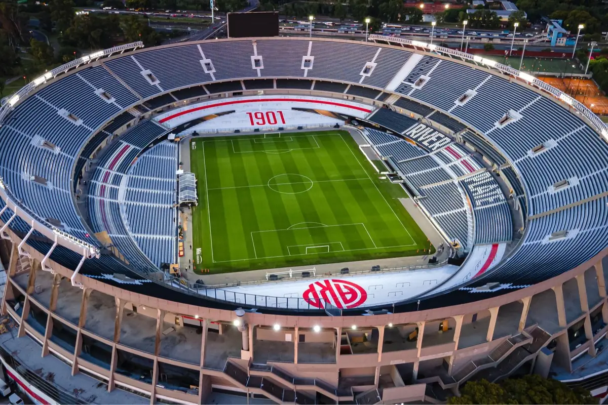 El presidente de River Plate Stefano Di Carlo anunció la obra de ampliación y techado del Estadio Monumental