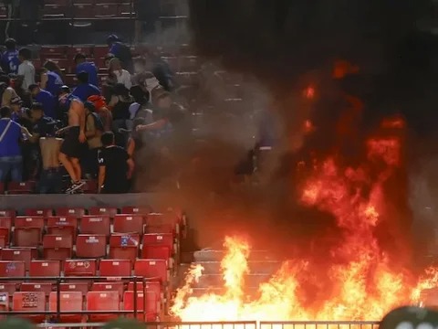 Incidentes de “Los de Abajo” suspenden partido de la U en el Estadio Nacional