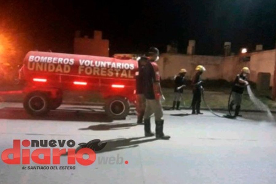 Tensión en la madrugada: se incendió una casa en la ciudad de Frías