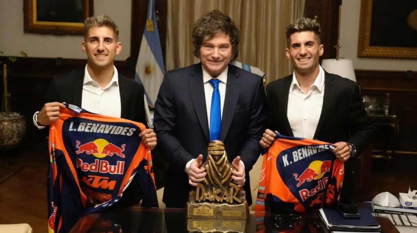 Luciano Benavides fue recibido por Milei tras consagrarse en el Dakar