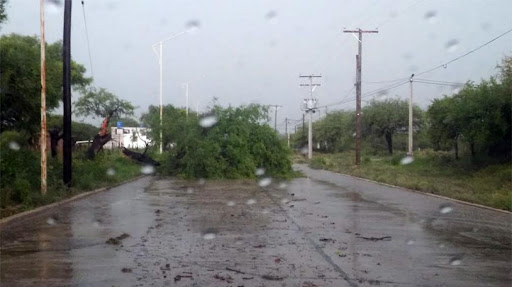 Un tornado causó destrozos en Taco Totorayoj y crece la alerta por desbordes