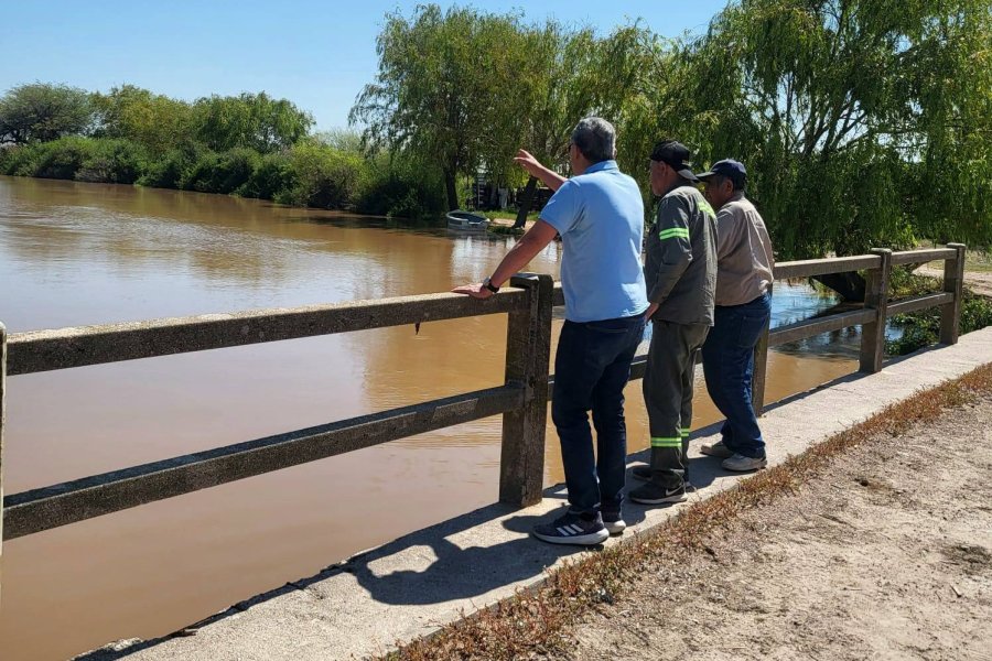 Operativo: monitorean el puente "Paso de la Cina" y limpian el cauce
