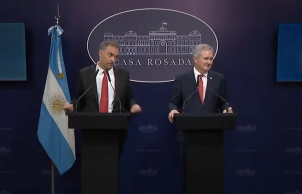 Cruce, ironía y evasivas: Adorni desairó a un periodista en plena conferencia oficial