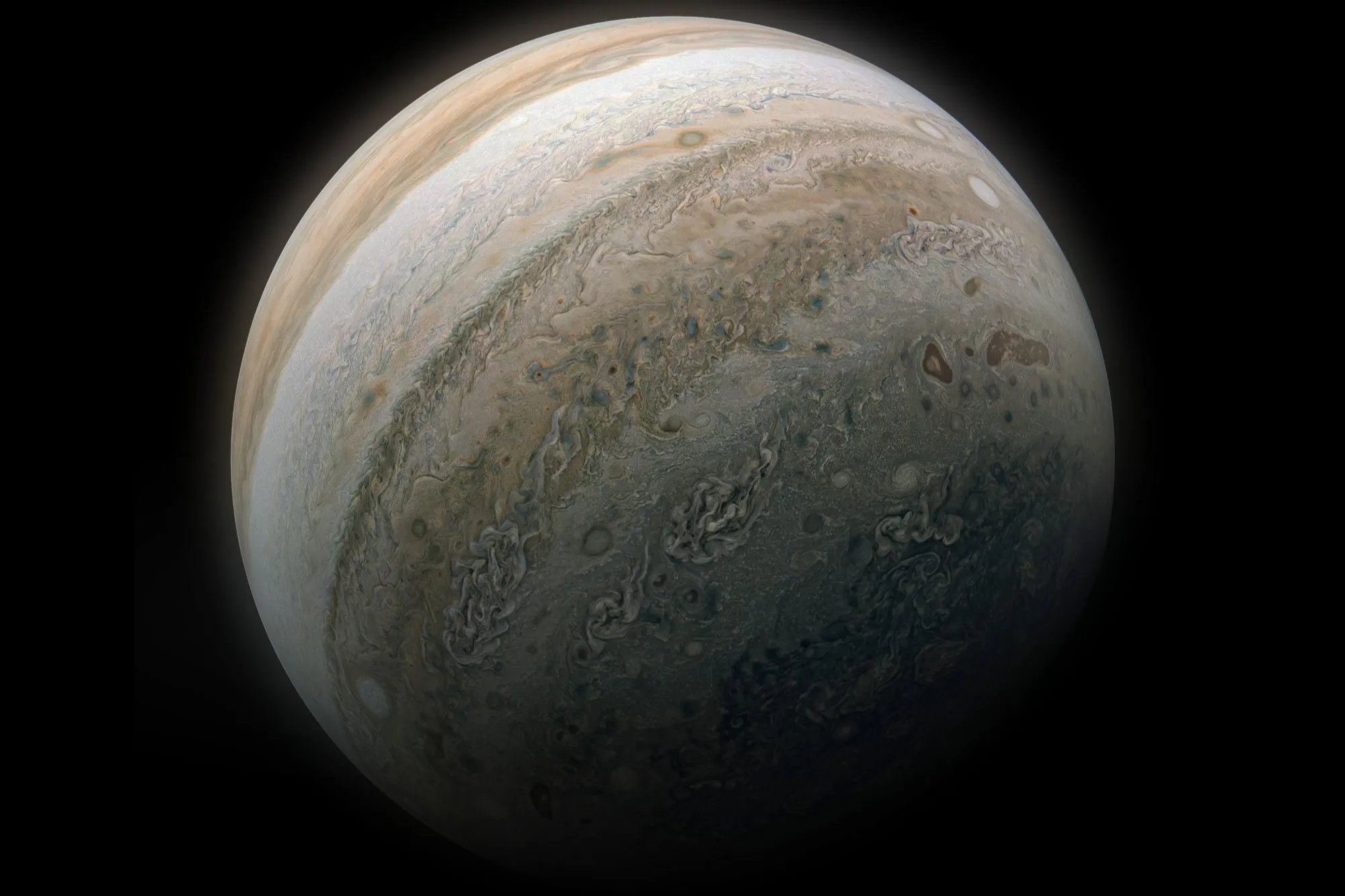 Júpiter es más plano y pequeño de lo pensado: “Habrá que actualizar los libros de texto”