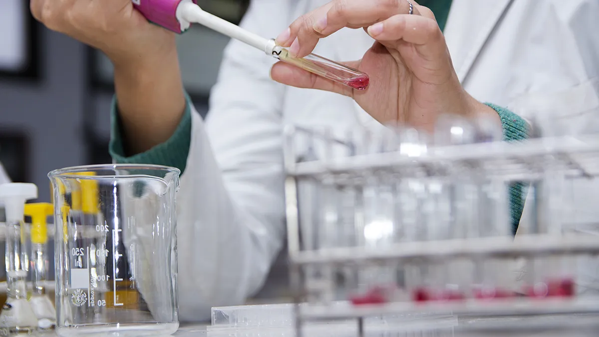 La ANMAT quitó la habilitación a otros tres laboratorios por graves incumplimientos