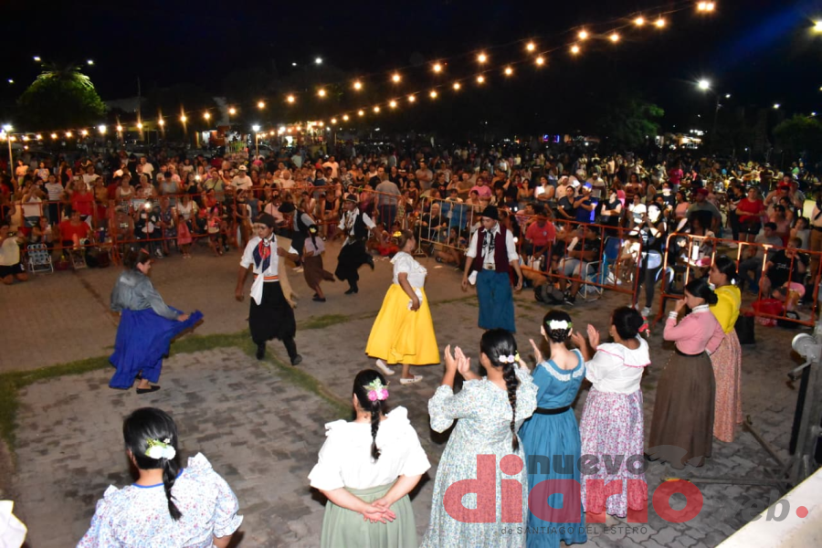 El folklore fue protagonista en el Paseo Capital del Agro con un multitudinario Encuentro de Academias
