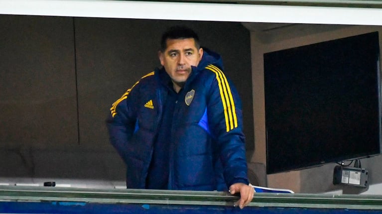 Riquelme reunió al plantel tras la caída ante Vélez
