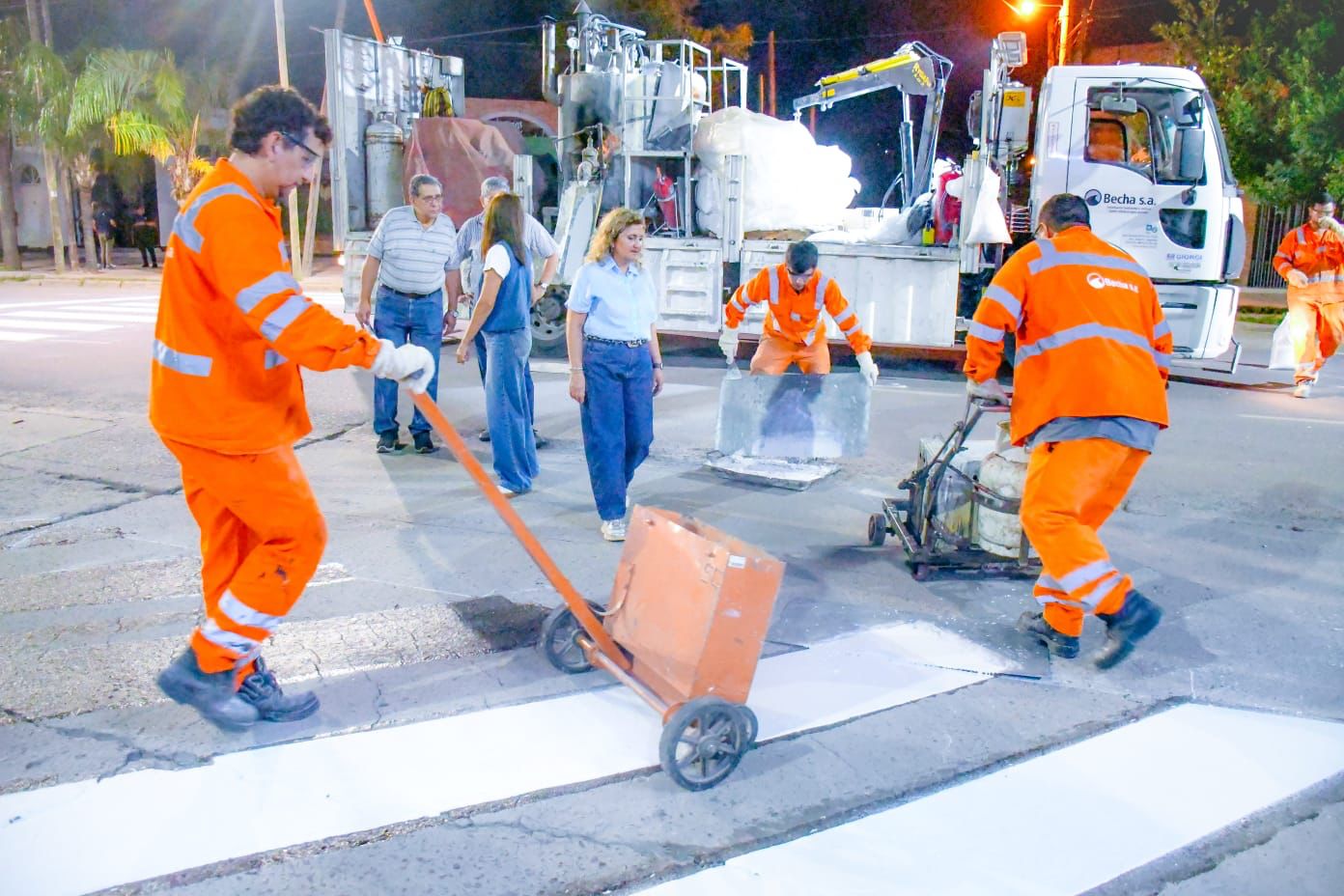 La intendente Fuentes supervisa  la demarcación de más de 200 sendas peatonales