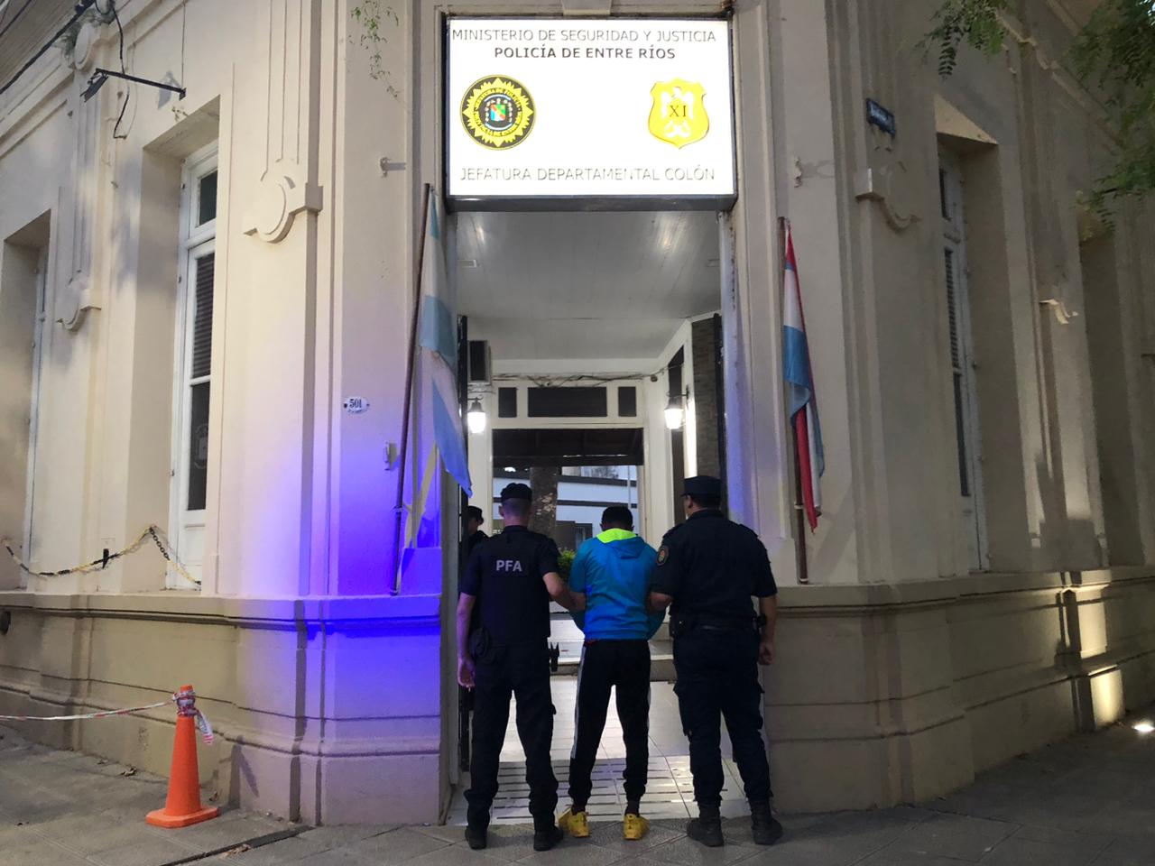 Argentina extradita desde Uruguay a un presunto integrante de una banda de asaltantes de comercios