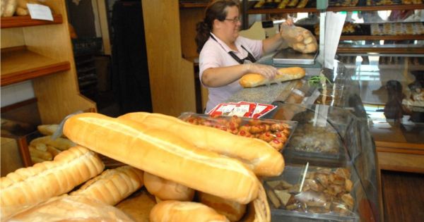 El pan aumentará entre $3300 y $3500 desde el viernes y reconocen el cierre de sucursales en Santiago