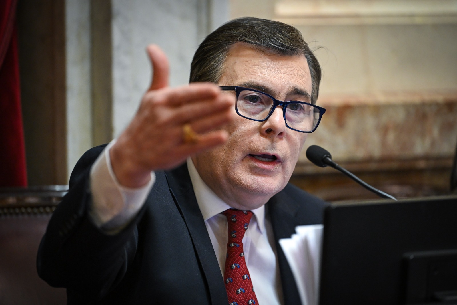 Gerardo Zamora votó en contra de la reforma laboral y advirtió que la ley "menoscava derechos y generará más conflictividad"