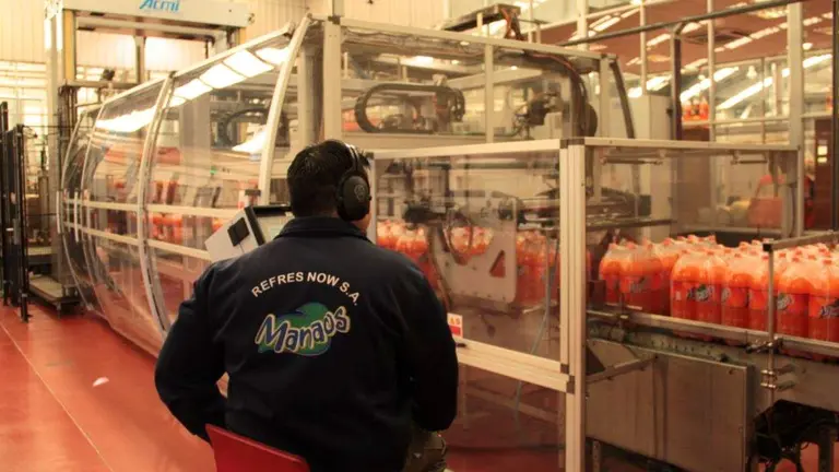 Condenan a la fabricante de Manaos a pagar más de $800 millones a un extrabajador