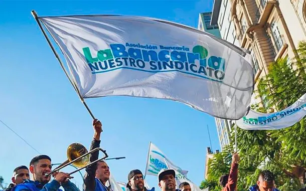 La Bancaria cerró un aumento del 2,9% en enero y el sueldo inicial supera los $2,1 millones