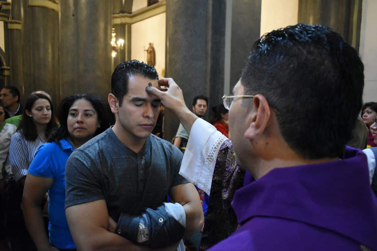 Miércoles de Ceniza 2026: todos los horarios y parroquias para celebrar en la ciudad