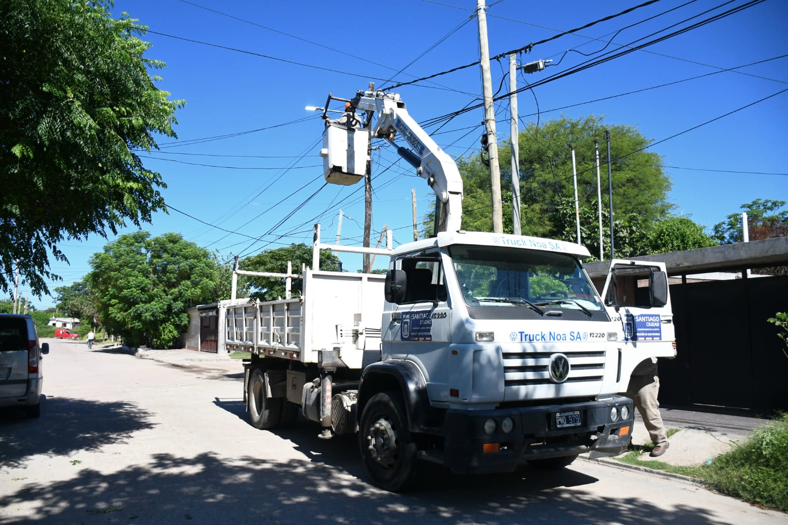 La Municipalidad avanza con la reposición de luces LED en seis barrios de la Capital
