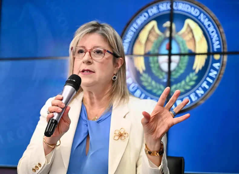 El Gobierno evalúa endurecer el protocolo antipiquetes y revisar mochilas para futuras marchas