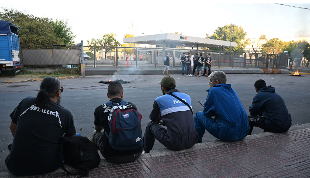 Tensión en Fate: trabajadores resisten el cierre y no descartan tomar la fábrica en Virreyes