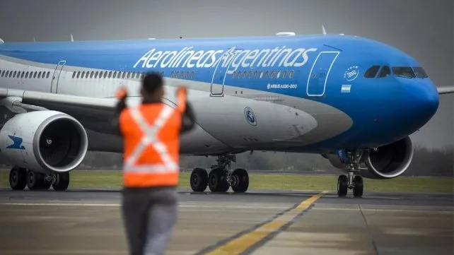 Aerolíneas Argentinas canceló 255 vuelos por el paro de la CGT y 31.000 pasajeros quedaron afectados