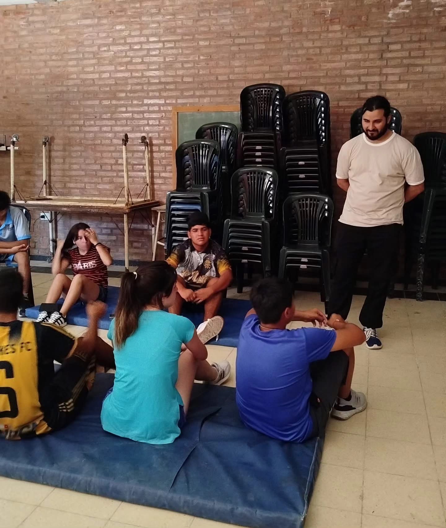 Aprender y reflexionar desde el juego: nuevo taller en el Hogar de Cristo San Vicente