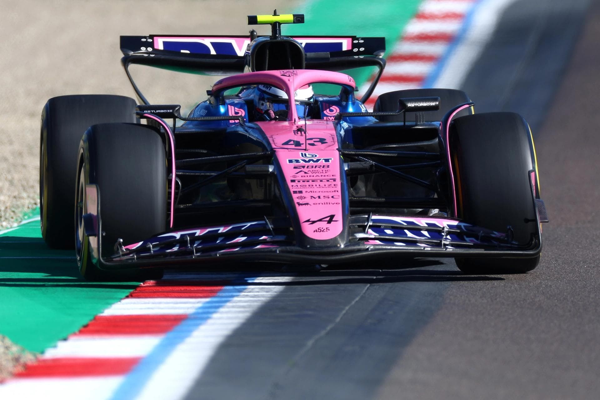 Colapinto completó una sólida primera jornada en Bahréin y fue séptimo en la tanda matutina