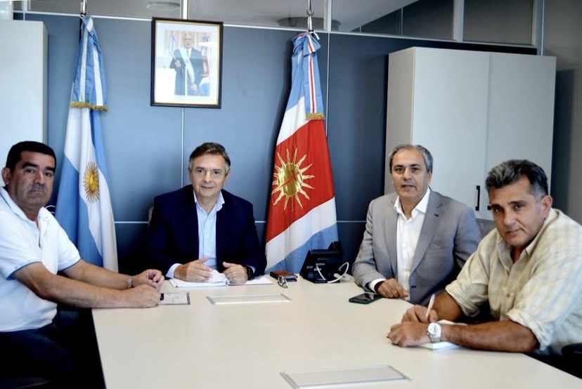 Reunión de trabajo para fortalecer el desarrollo social en Weisburd