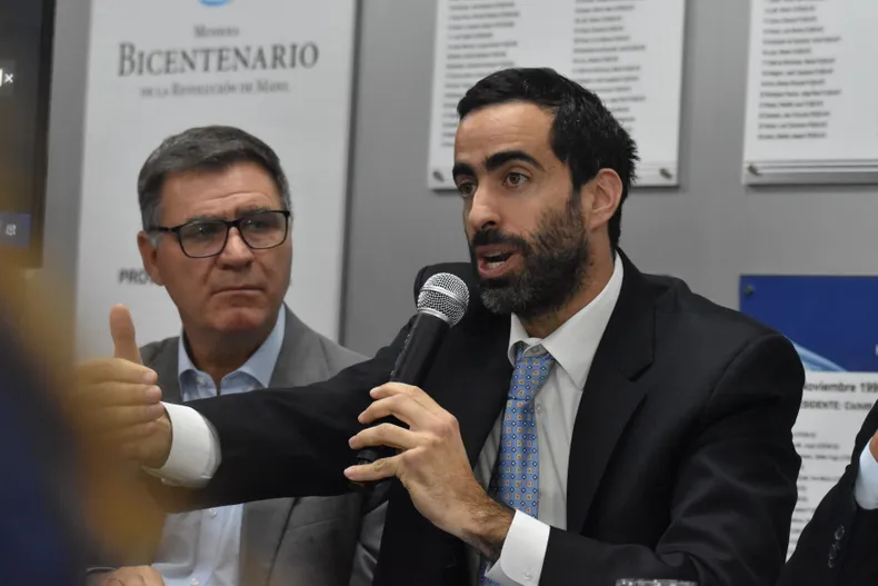 Le robaron la camioneta al ministro de Hacienda de Mendoza mientras estaba en una reunión con funcionarios