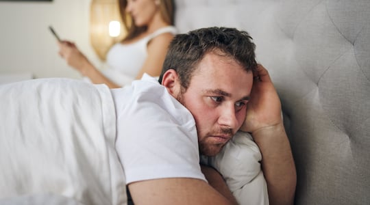 "El afecto físico, clave para el bienestar emocional masculino"