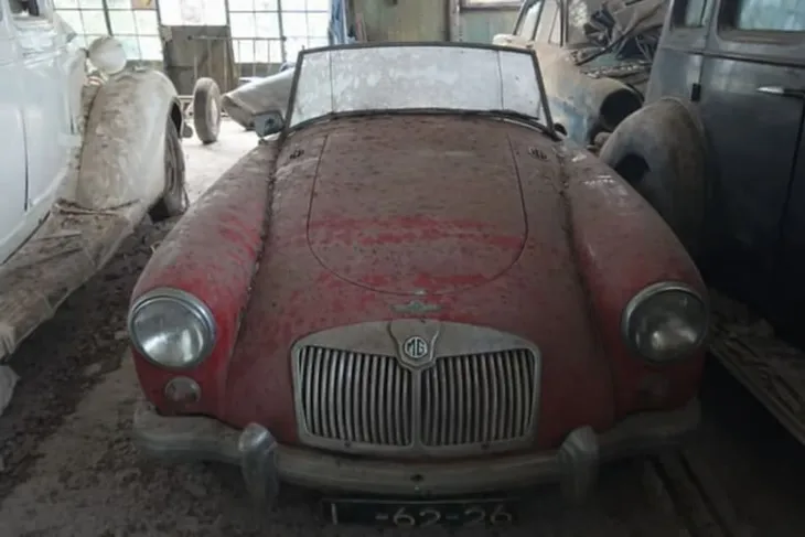 Hallaron una colección de autos clásicos abandonados en Portugal: joyas de los años 30 al 60