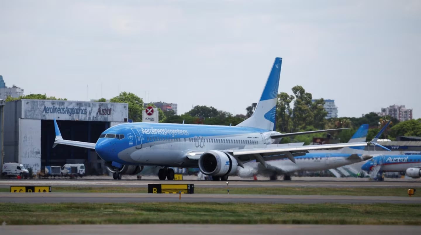 Detuvieron a un hombre acusado de haber estafado a Aerolíneas Argentinas por casi medio millón de dólares