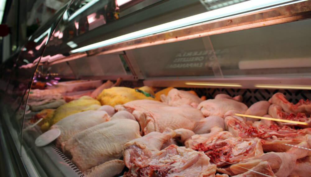 Los argentinos consumen cerca de 50 kilos de pollo por año y el mercado interno impulsa la producción nacional