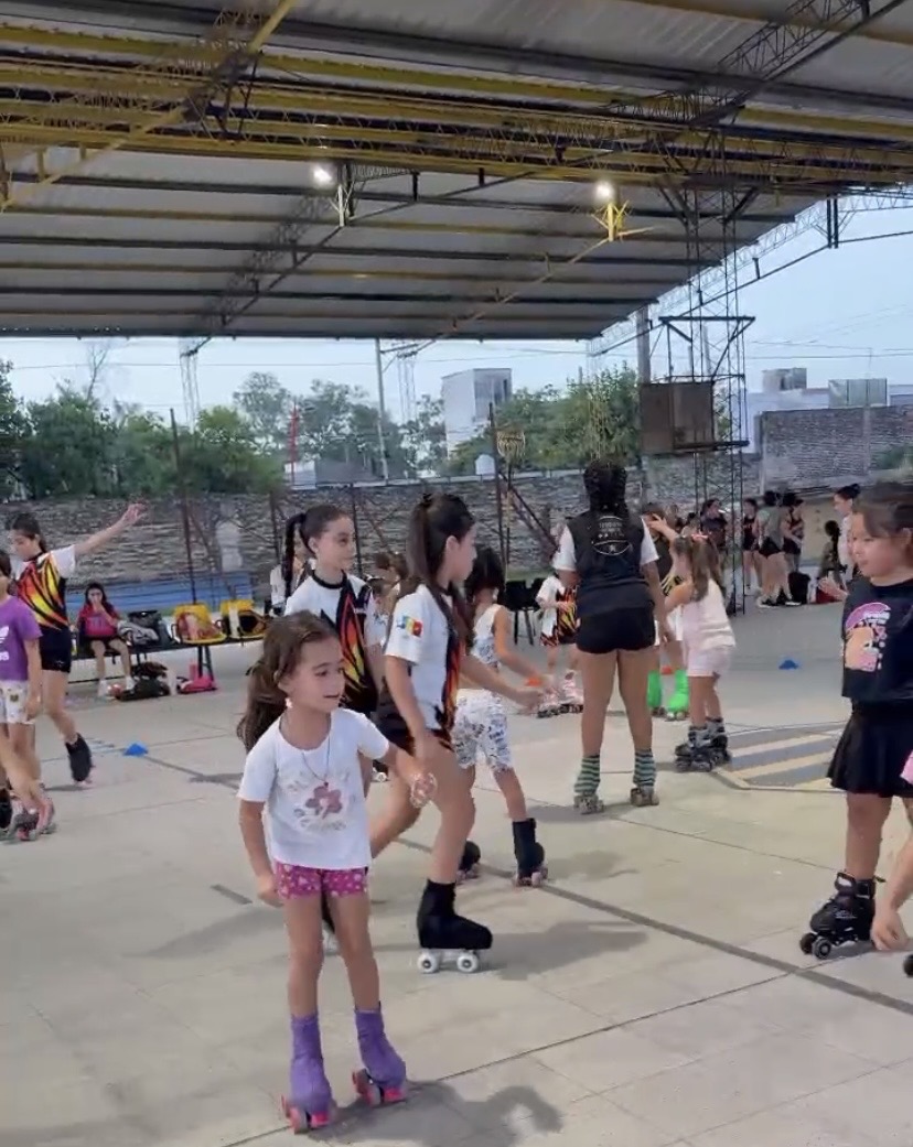 El patinaje suma nuevas alumnas en el Club Mitre