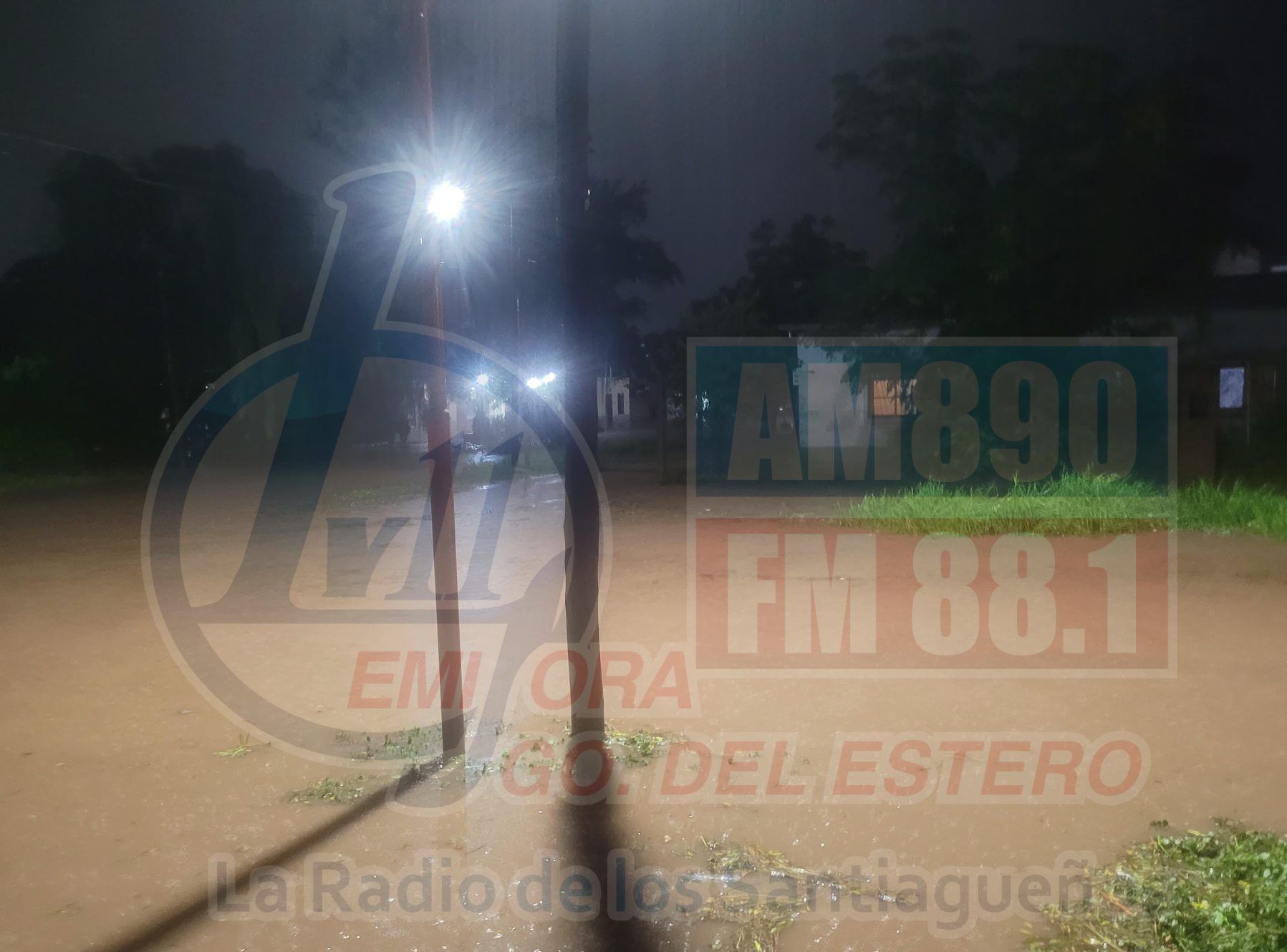 Fuerte tormenta en Monte Quemado: 62 mm en pocas horas y la ciudad quedó a oscuras