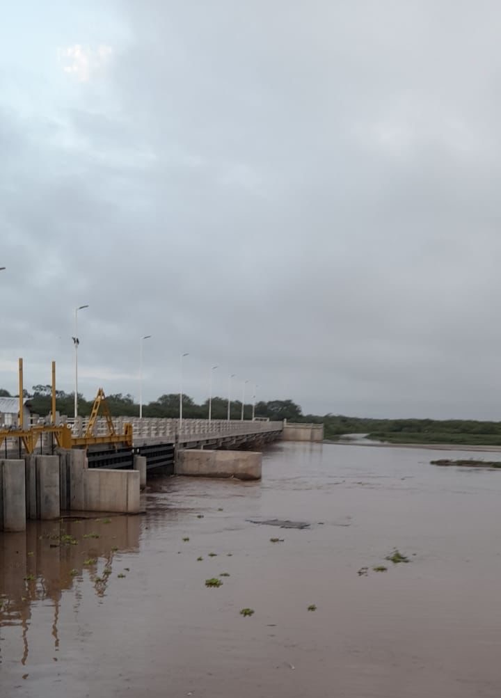 Preocupación en Alberdi: el avance del río Salado mantiene aisladas a familias de varios parajes