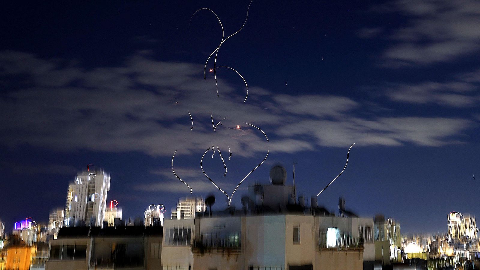 Máxima tensión en Medio Oriente: Hezbollah lanzó una ofensiva masiva contra el norte de Israel