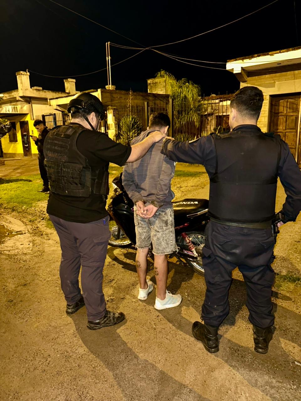 Recuperan en La Banda una moto robada en Buenos Aires