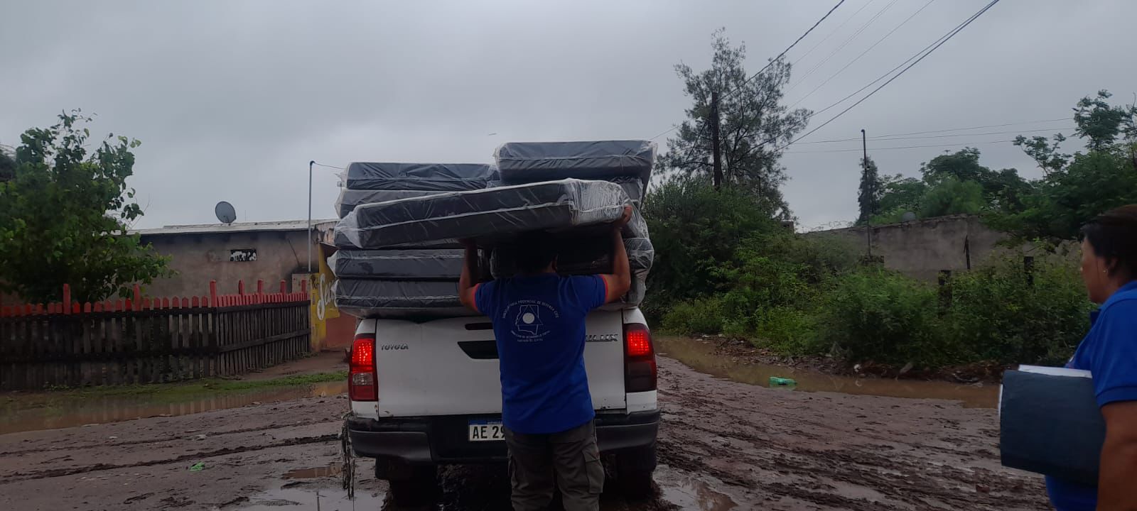 El Gobierno provincial asiste a familias en Capital, La Banda, Monte Quemado y Frías por las intensas lluvias