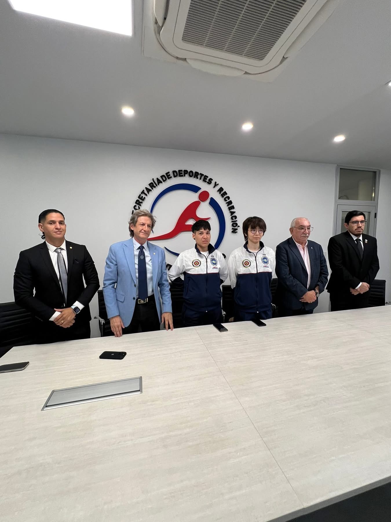 Una campeona mundial japonesa de taekwondo visita Santiago del Estero