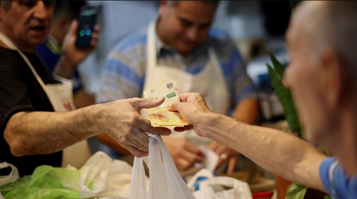 La inflación de febrero fue del 2,9% y el índice interanual trepó al 33,1%